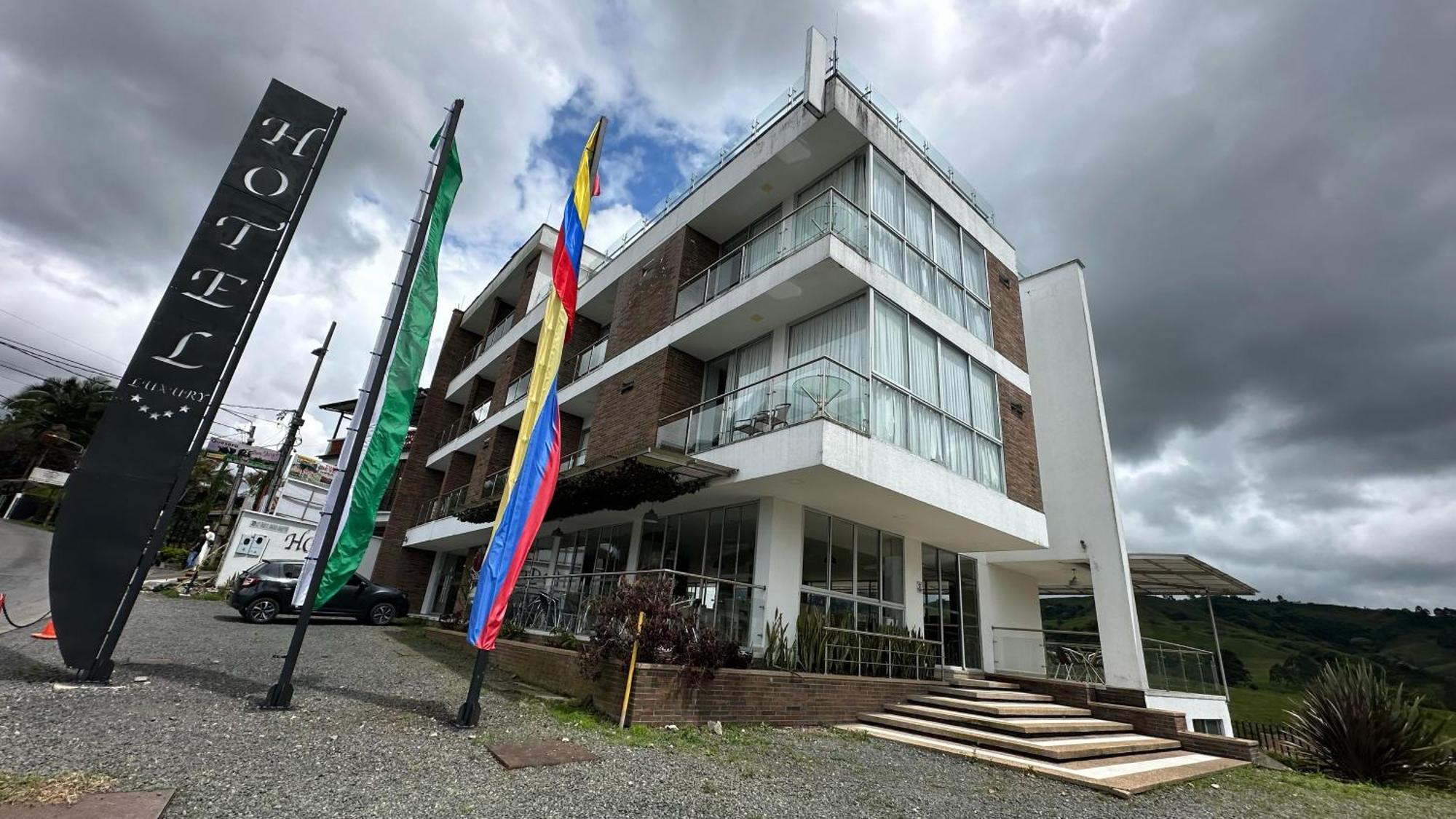 Luxury Hotel Санта Роса де Кабал Екстериор снимка